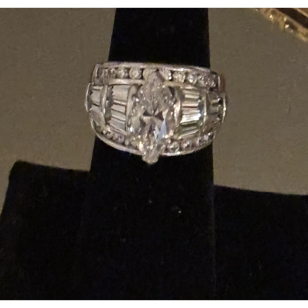 Ross-Simon’s engagement ring size 6